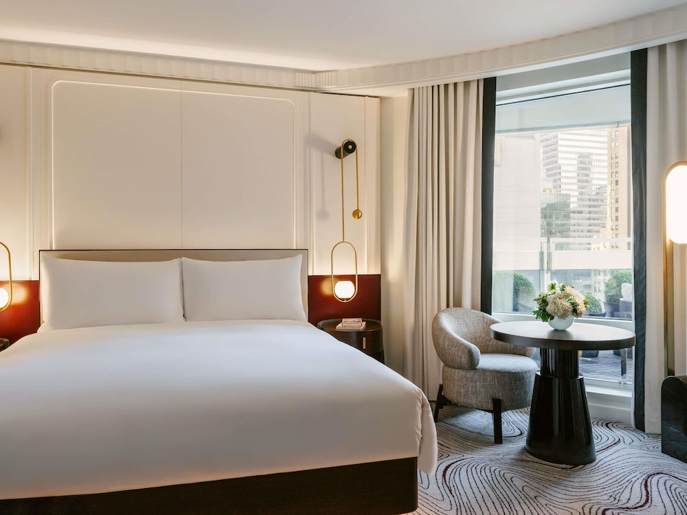 1 BEDROOM, SUITE, KING BED, CITY VIEW, FRENCH BALCONY