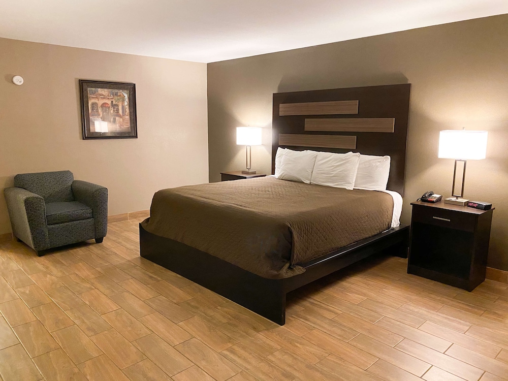 Quality Inn & Suites New Boston - Texarkana West 24/61