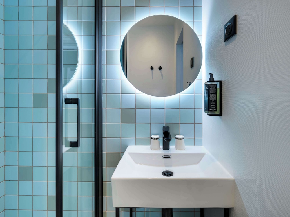 Ibis Styles Paris Cadet Lafayette 50/50