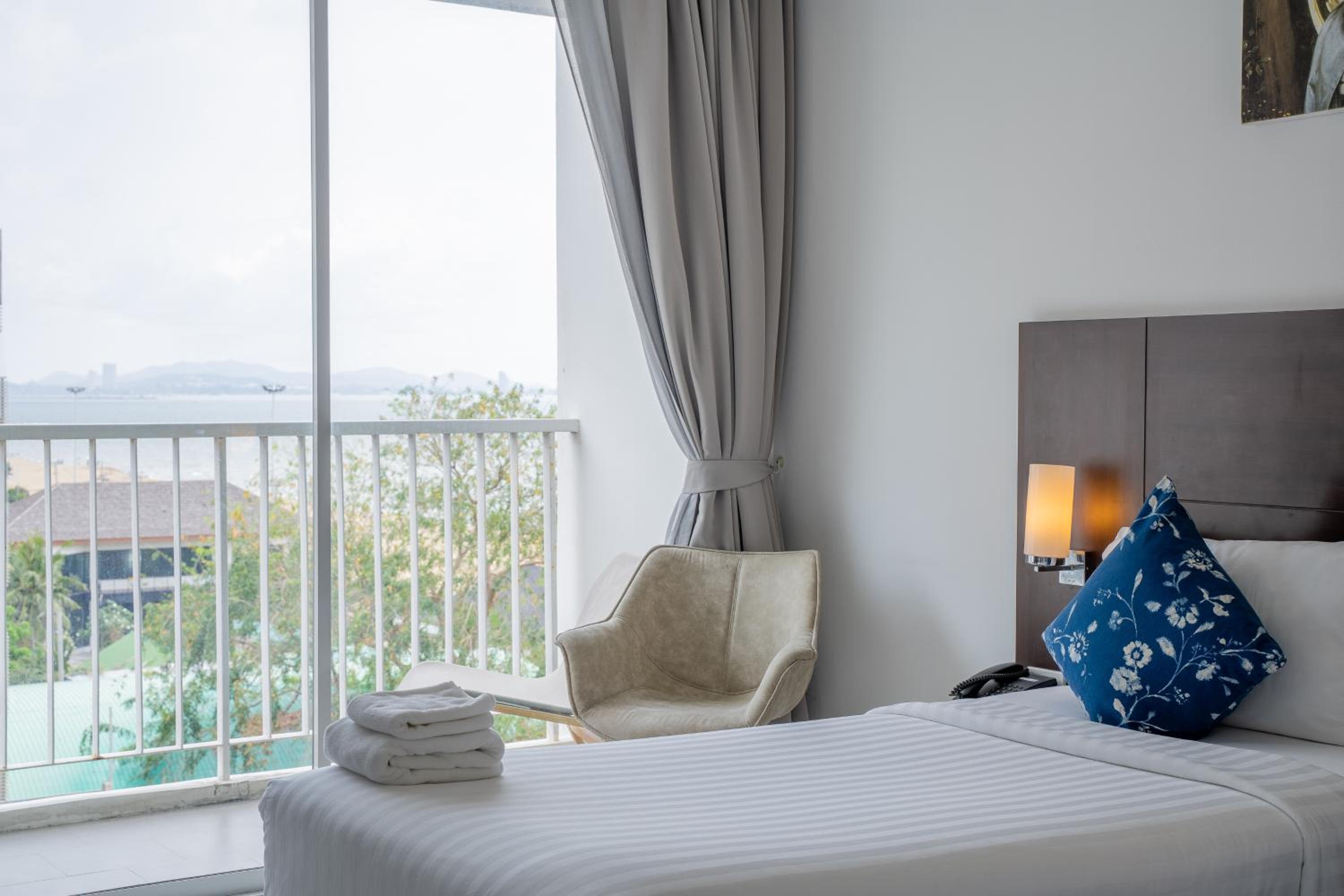 غرفة بسرير مزدوج أو سريرين منفصلين بإطلالة جزئية على البحر، Rodina Beach Hotel 8/10