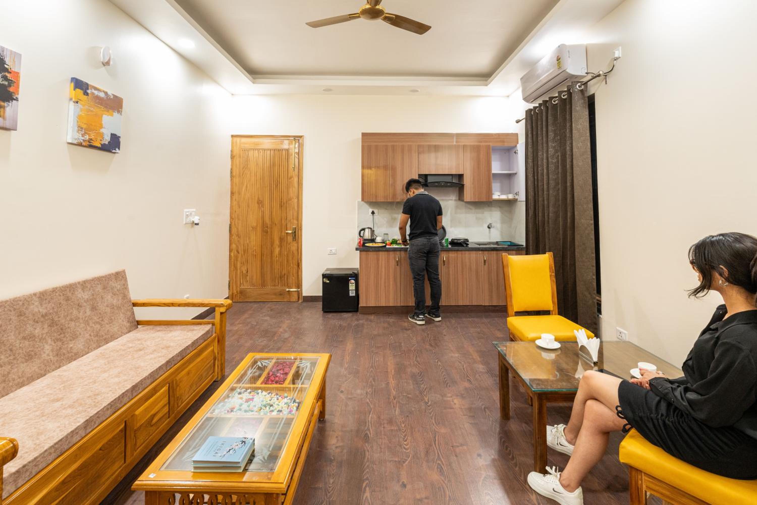 Lime Tree Hotel & One BHK Serviced Apartment Noida Grand Central Next to Sector 51 metro 5/25