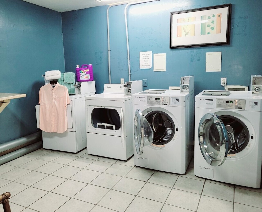 Best Price Motel & Suites 32/56