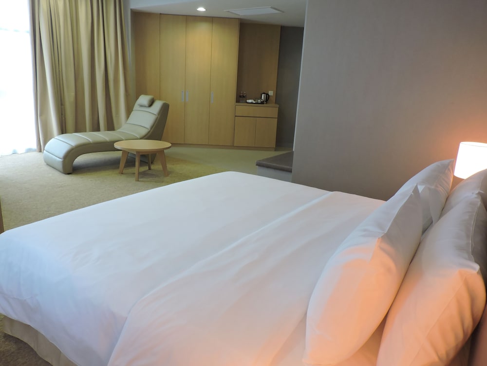 Hotel No5 6/52