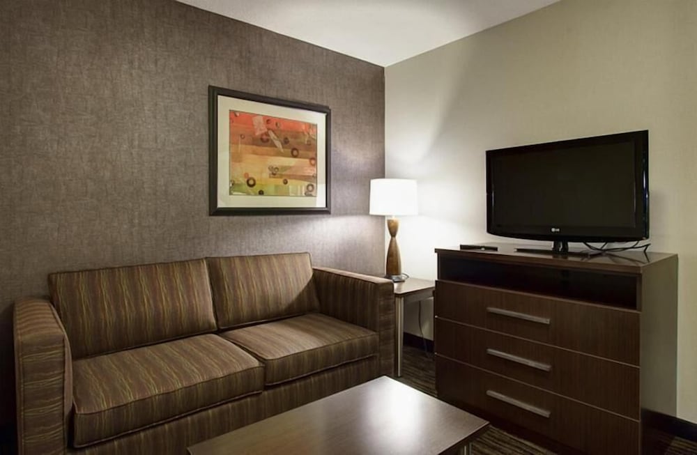 Holiday Inn Express Hotel & Suites North Fremont 42/58