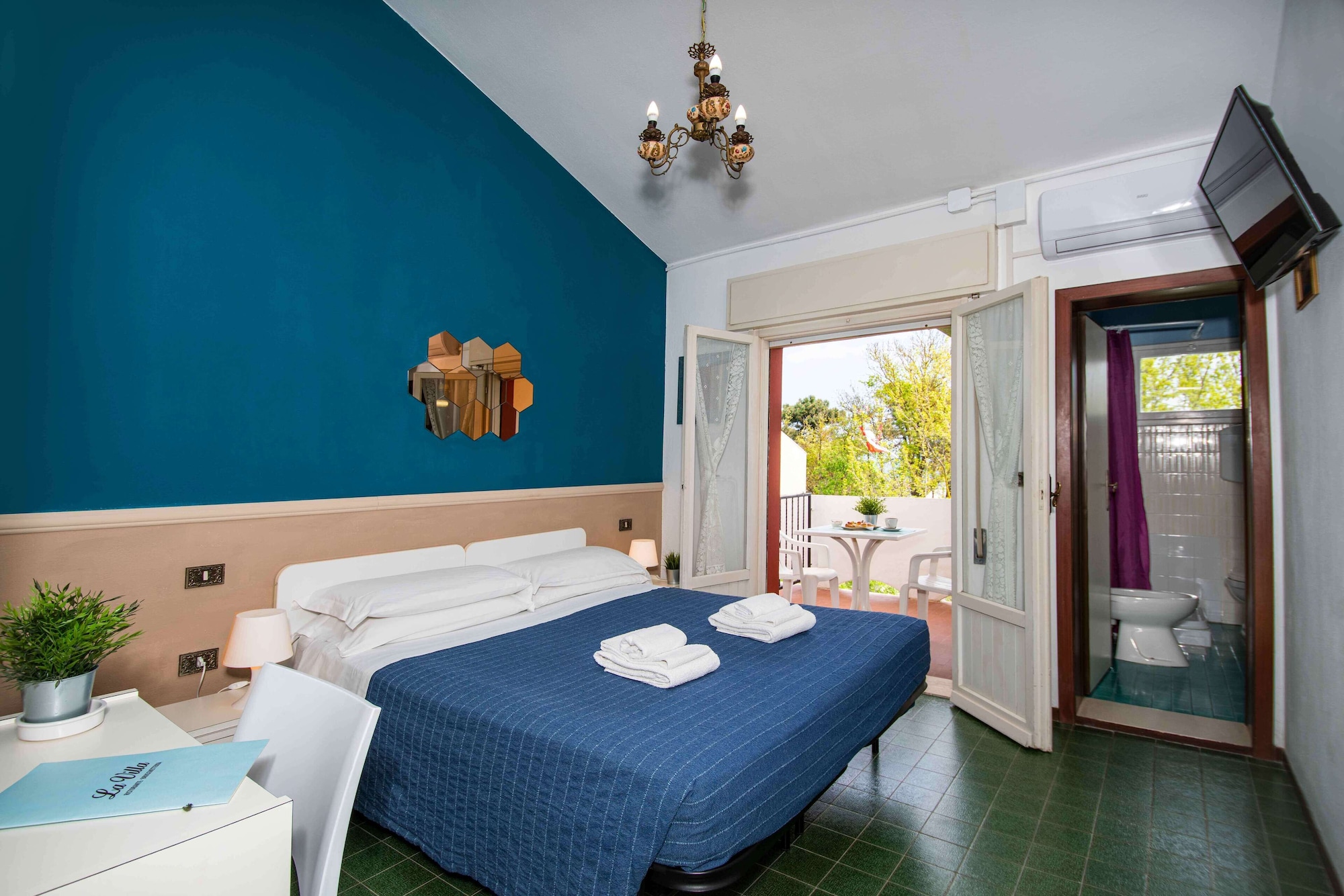 ROOM, DOUBLE BED, TERRACE
