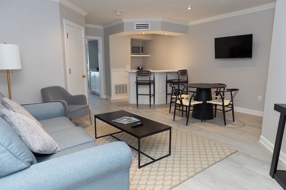 Geneva Inn 28/50