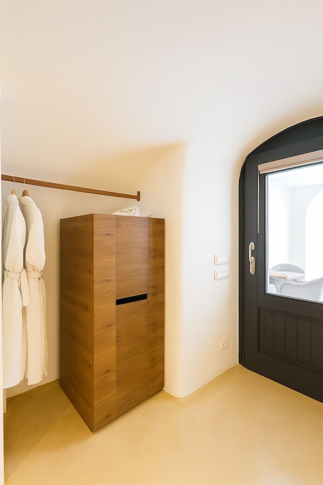 Cave, Cliff, Suite, King Bed, Indoor Sofa, Private Pool
