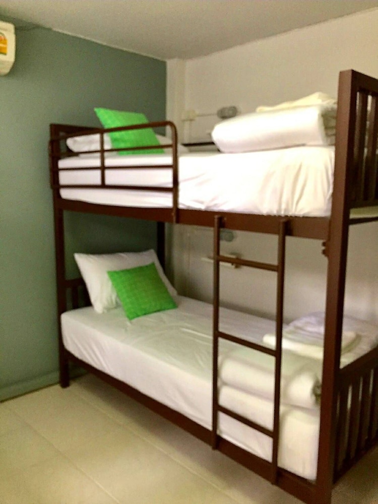 MALE DORM, 6 BEDS