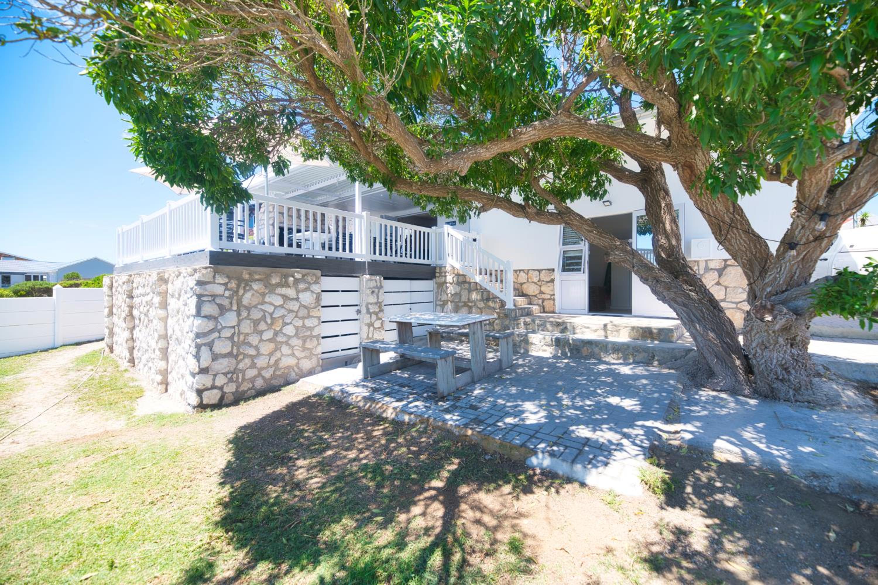 32 Blouvin Street 25/32