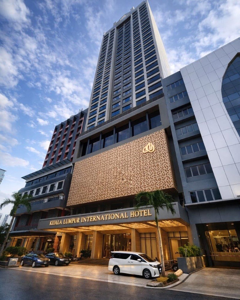 KUALA LUMPUR INTERNATIONAL HOTEL 33/39