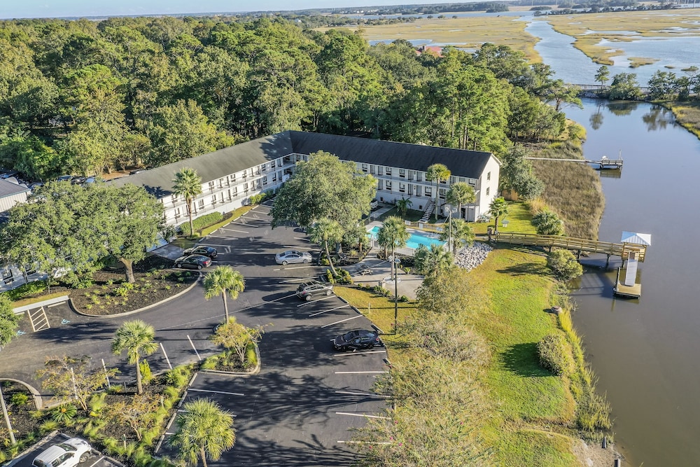 Charleston Creekside Inn 25/30