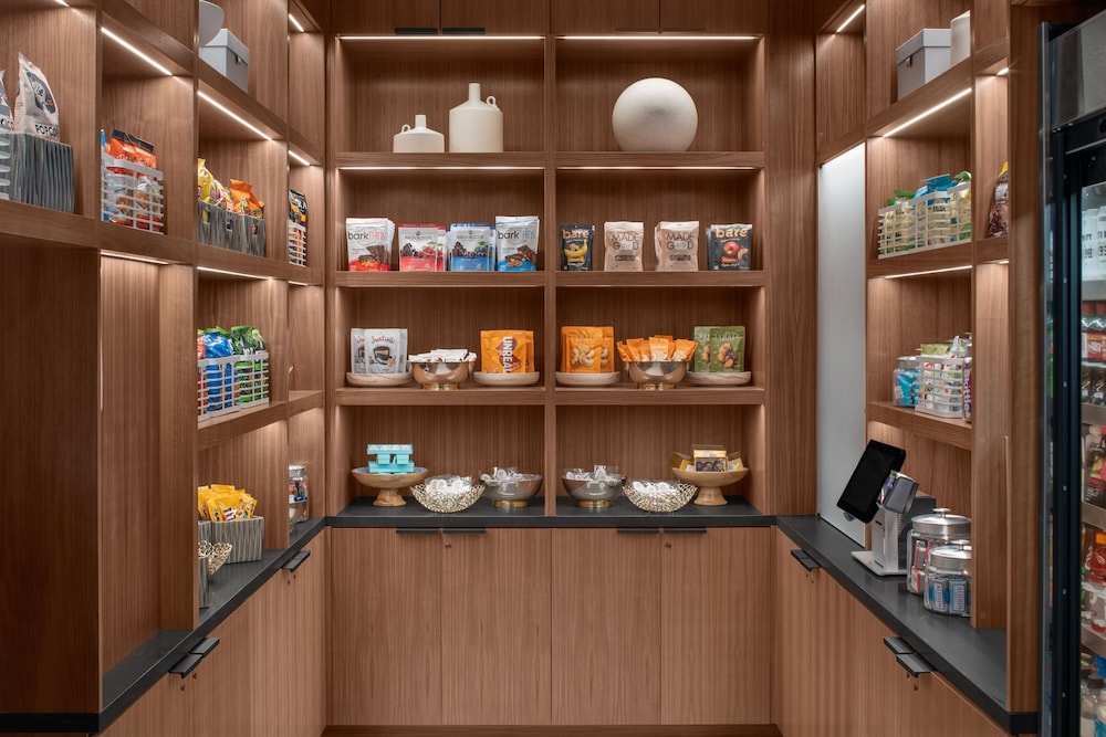AC Hotel Vancouver Waterfront 3/22
