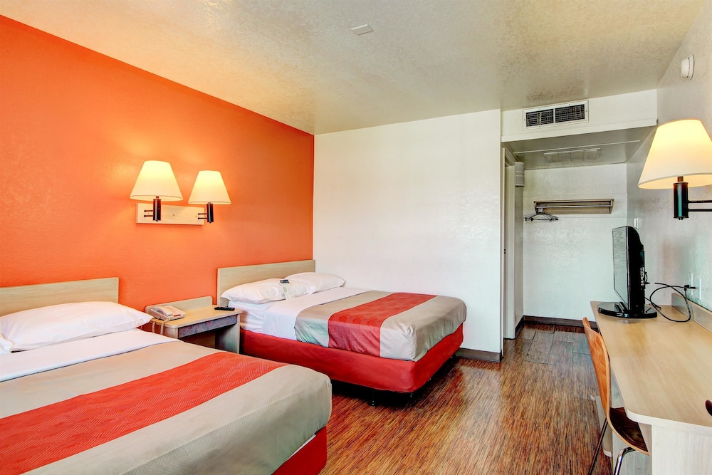 Motel6 Denver, CO - Airport 23/46
