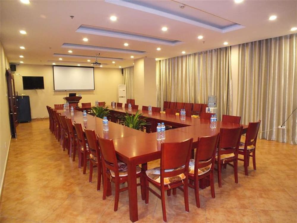 Greentree Inn Jiangsu Xuzhou High Speed Railway Station Express Hotel 22/23
