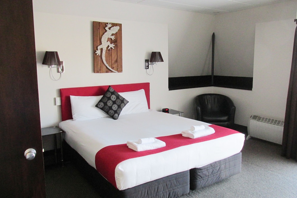 STUDIO, KING BED, KITCHEN