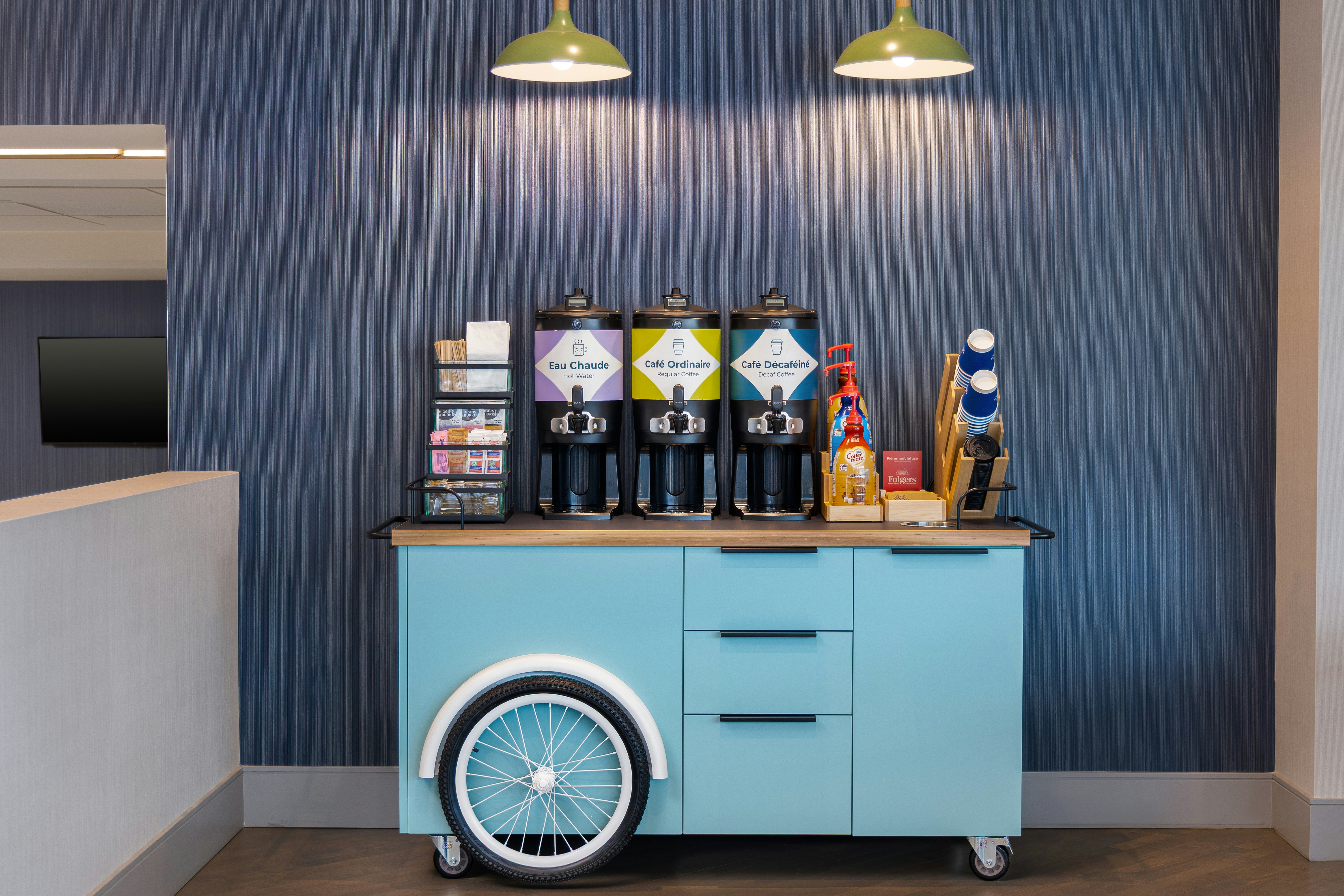 Spark by Hilton Montreal Brossard 24/24
