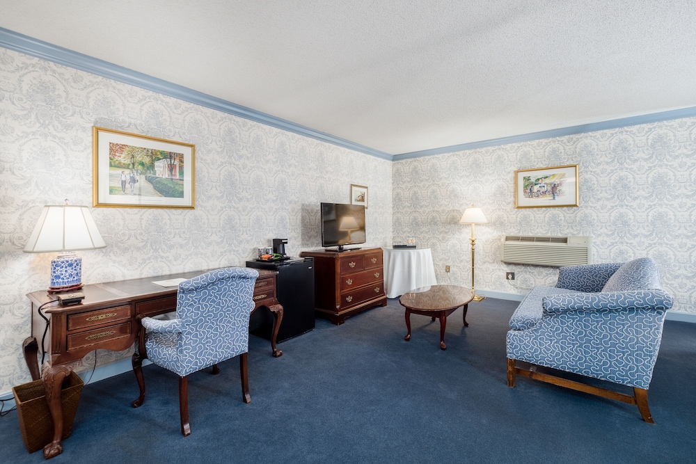 The Farmington Inn &amp; Suites 29/54