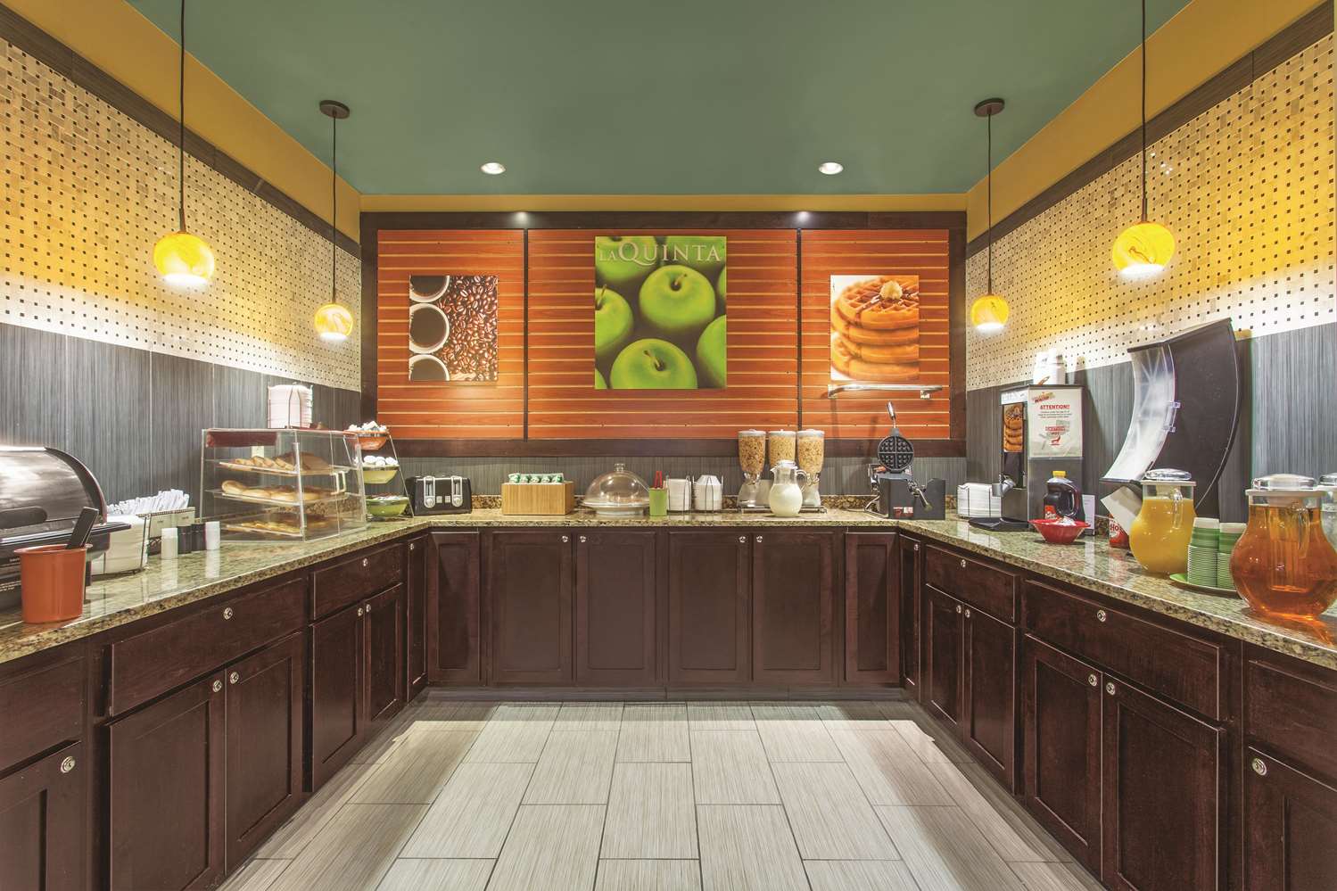 La Quinta Inn & Suites by Wyndham Elizabethtown 11/17