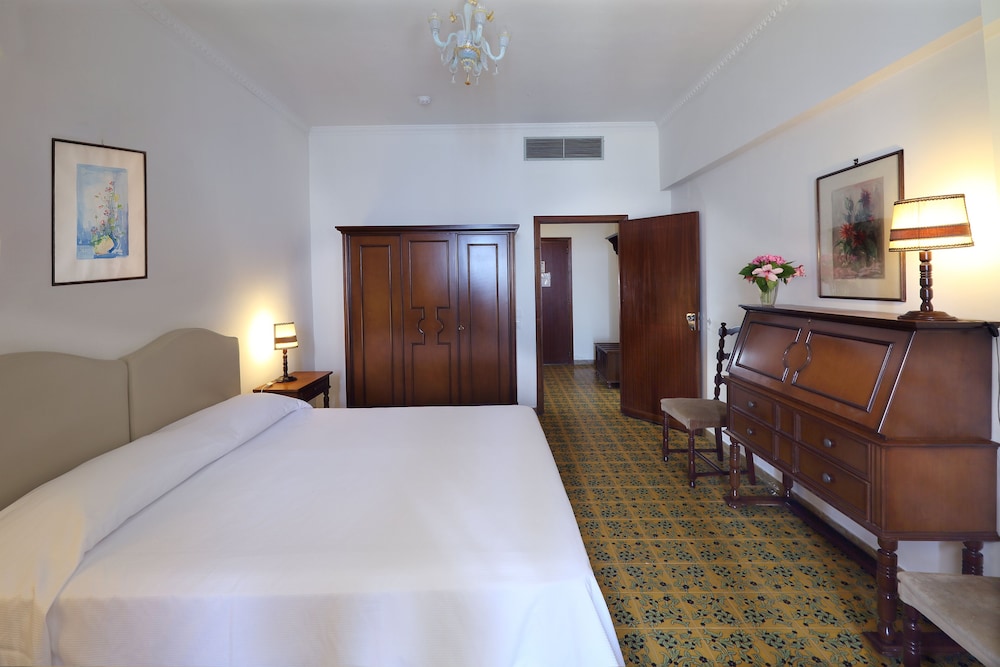 ROOM, TRIPLE, SEA VIEW