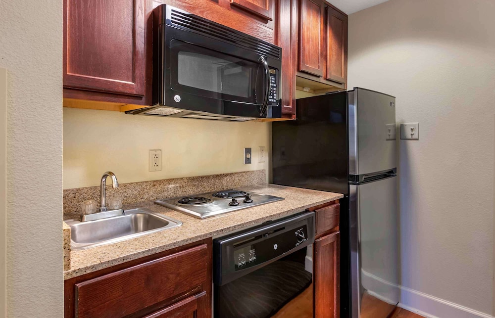 Crestwood Suites Lakeland 63/63