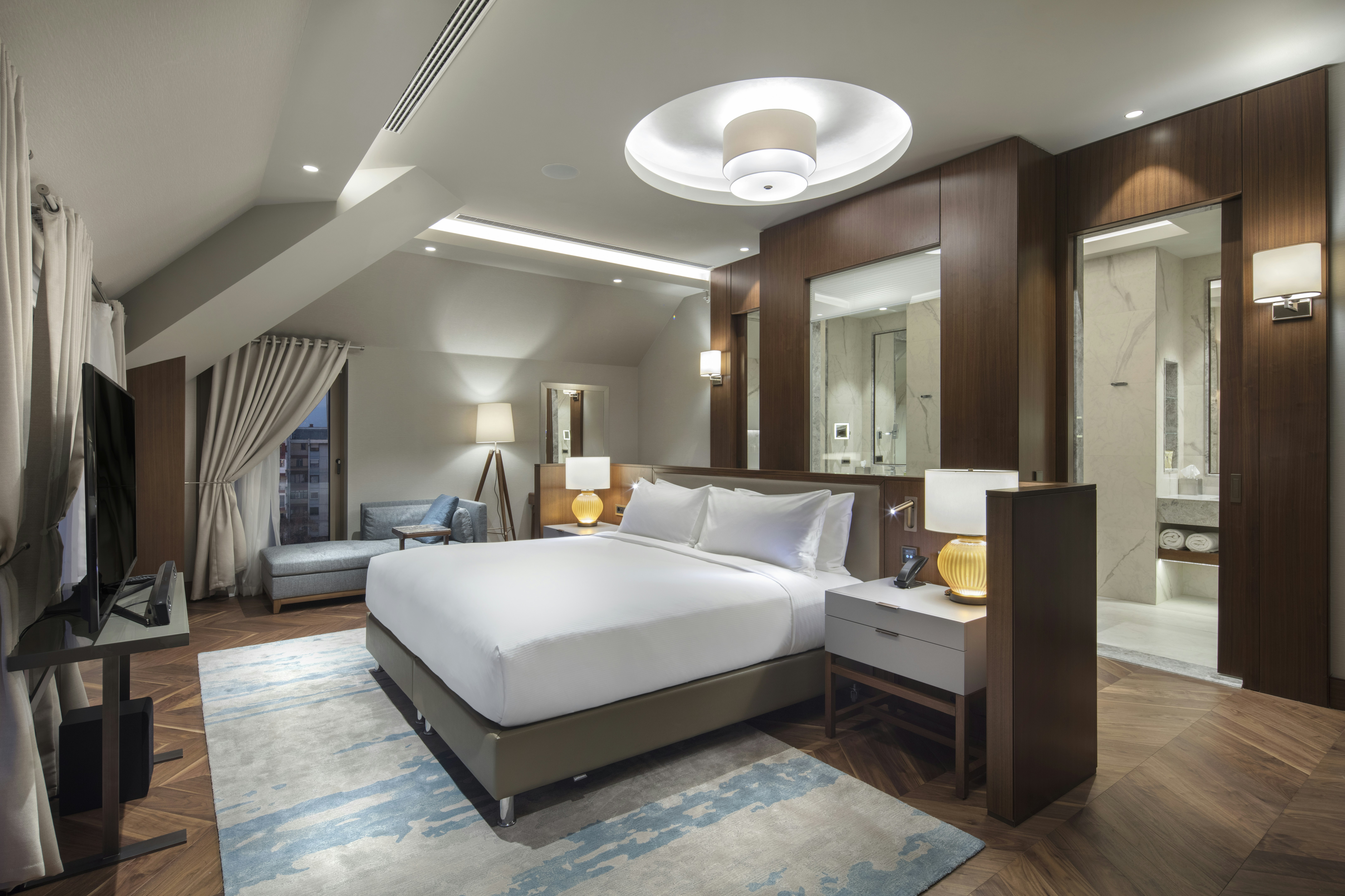 PRESIDENTIAL, SUITE, KING BED