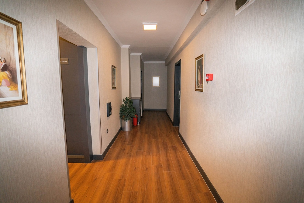 Bloom Hotel 5/31