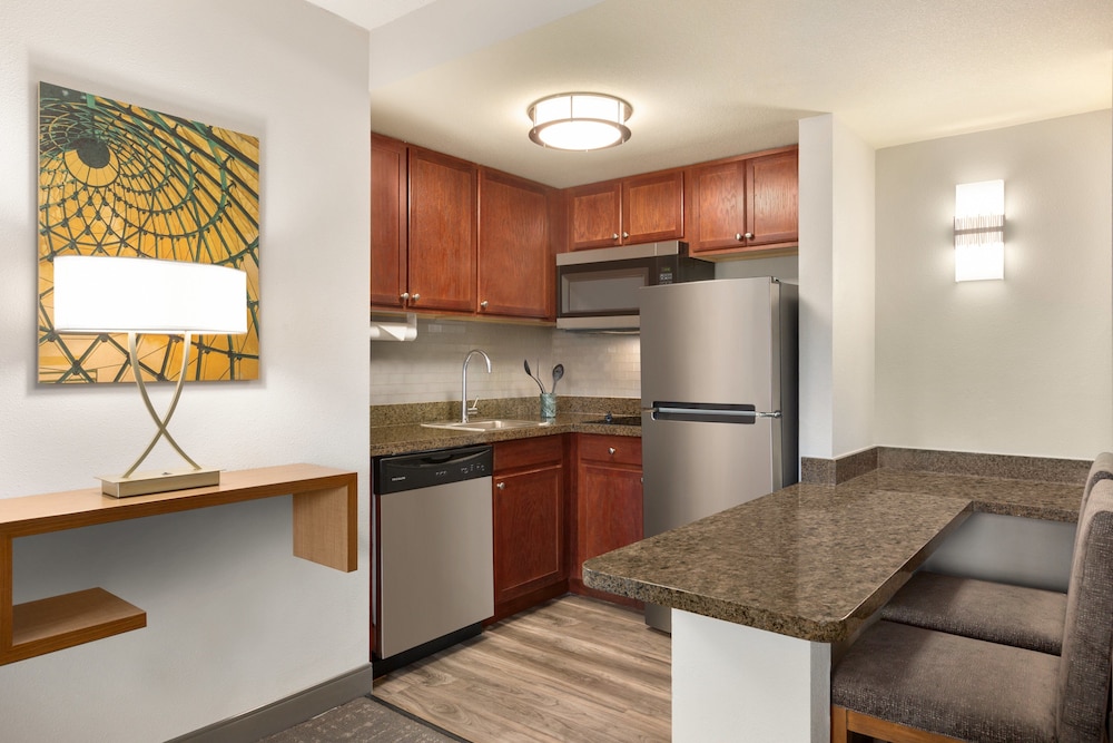 Staybridge Suites Tampa East Brandon 37/54