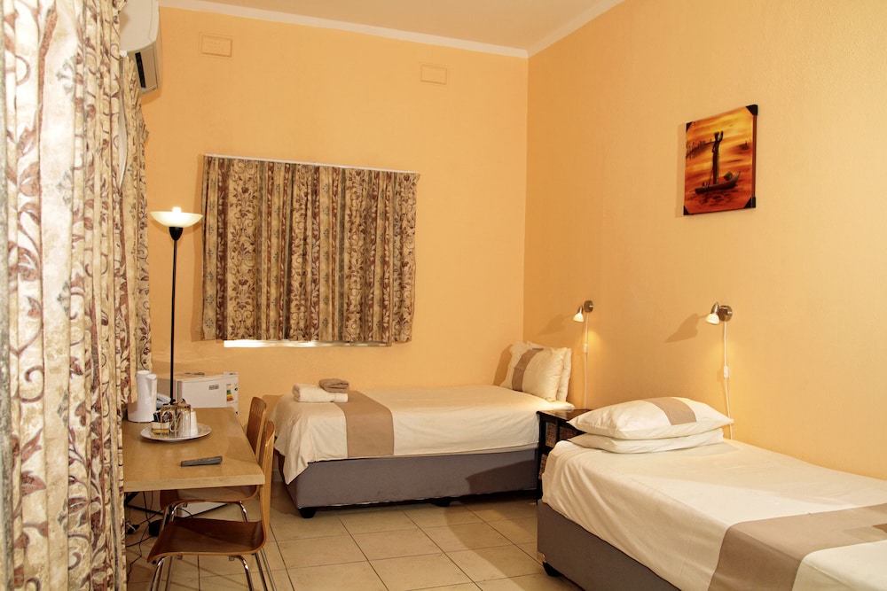 Hotel Uhland 29/75