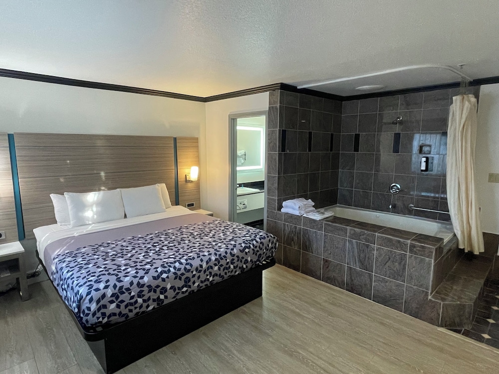 Discovery Inn 12/34
