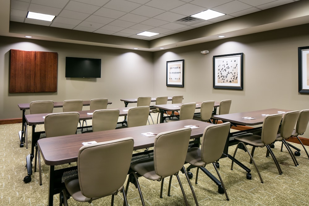 STAYBRIDGE SUITES DES MOINES DOWNTOWN 52/57
