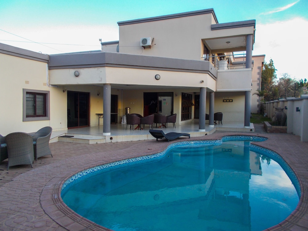Four Pillars Lodge 2/25