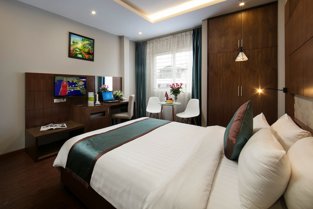 DELUXE, DOUBLE OR TWIN BED