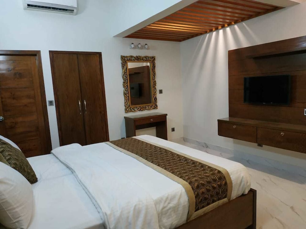 DELUXE, DOUBLE BED