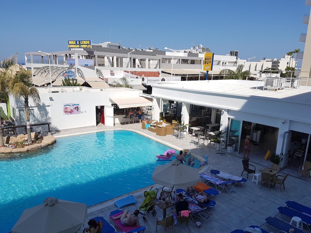 Melini Hotel Suites 38/43