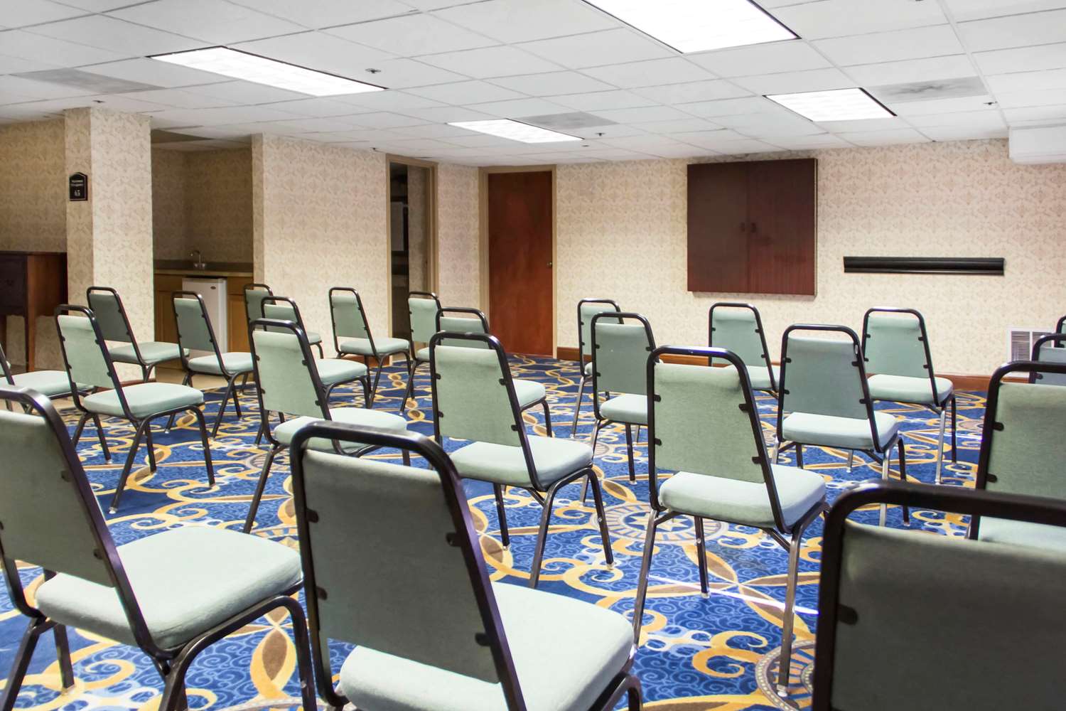 Ramada by Wyndham Tulsa Broken Arrow 28/32