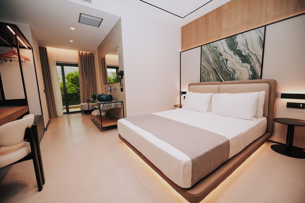 DELUXE, DOUBLE BED