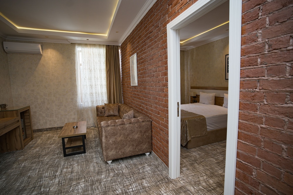 Lakeside Hotel & Spa 33/33