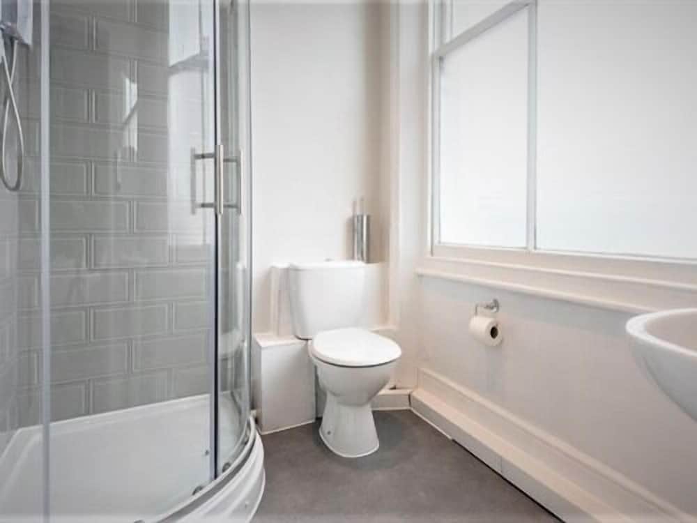 Summerfield Pub & Boutique Rooms 19/21