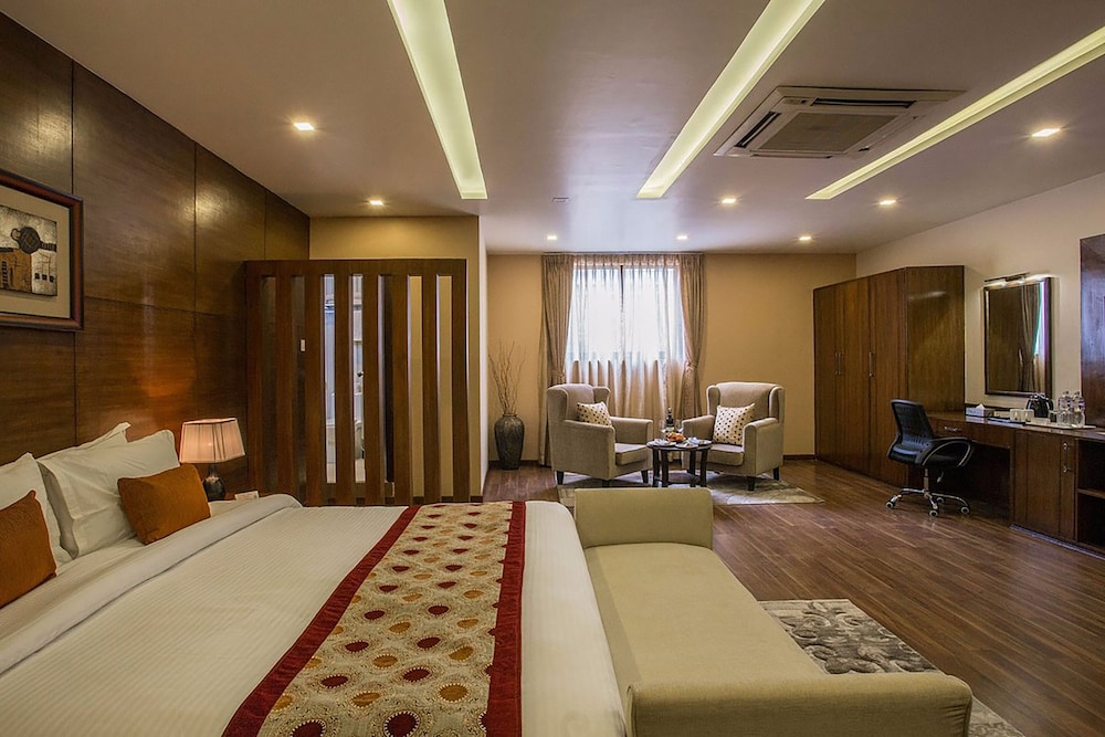 EXECUTIVE, SUITE