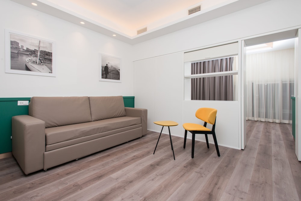 Smart Hotel - Naples Harbour 43/71