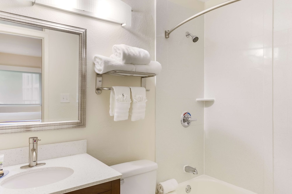 Red Lion Inn & Suites Nashville Airport 18/18
