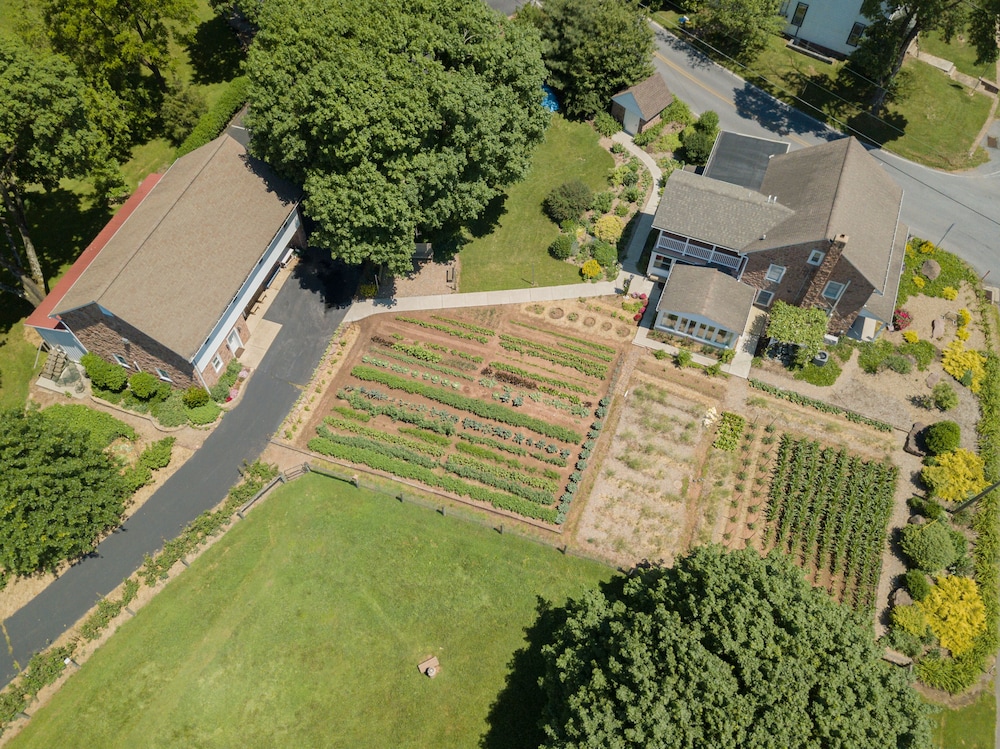 Frush Farm Bed & Breakfast 43/48