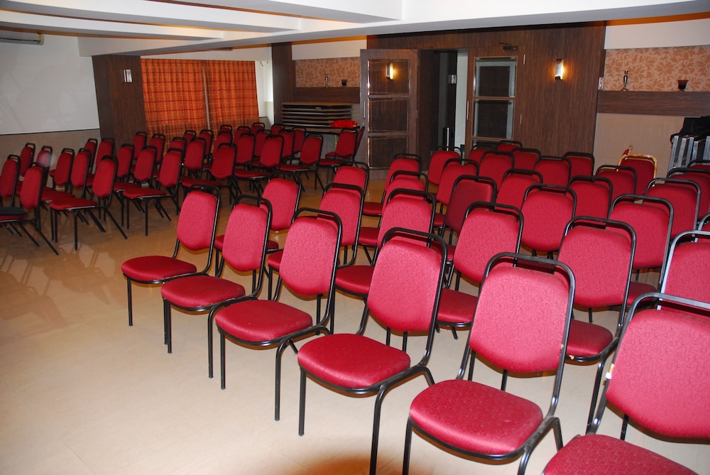 Hotel Mourya Residency 13/17
