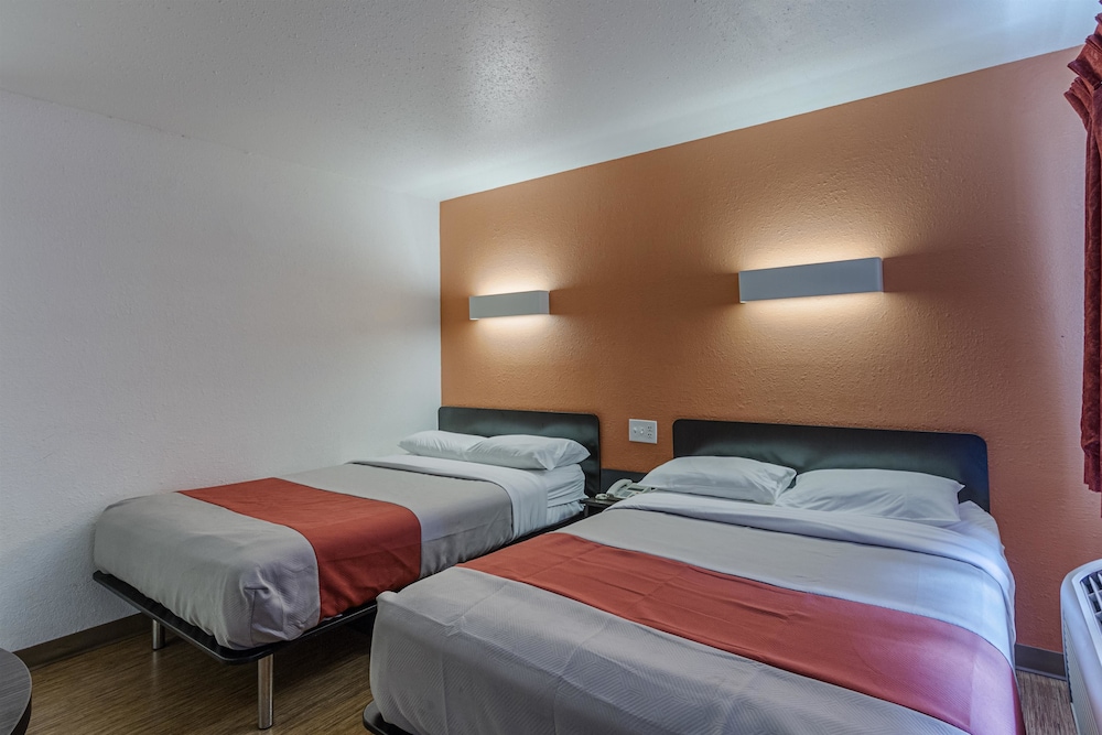 Motel6 Oshkosh, WI 13/67