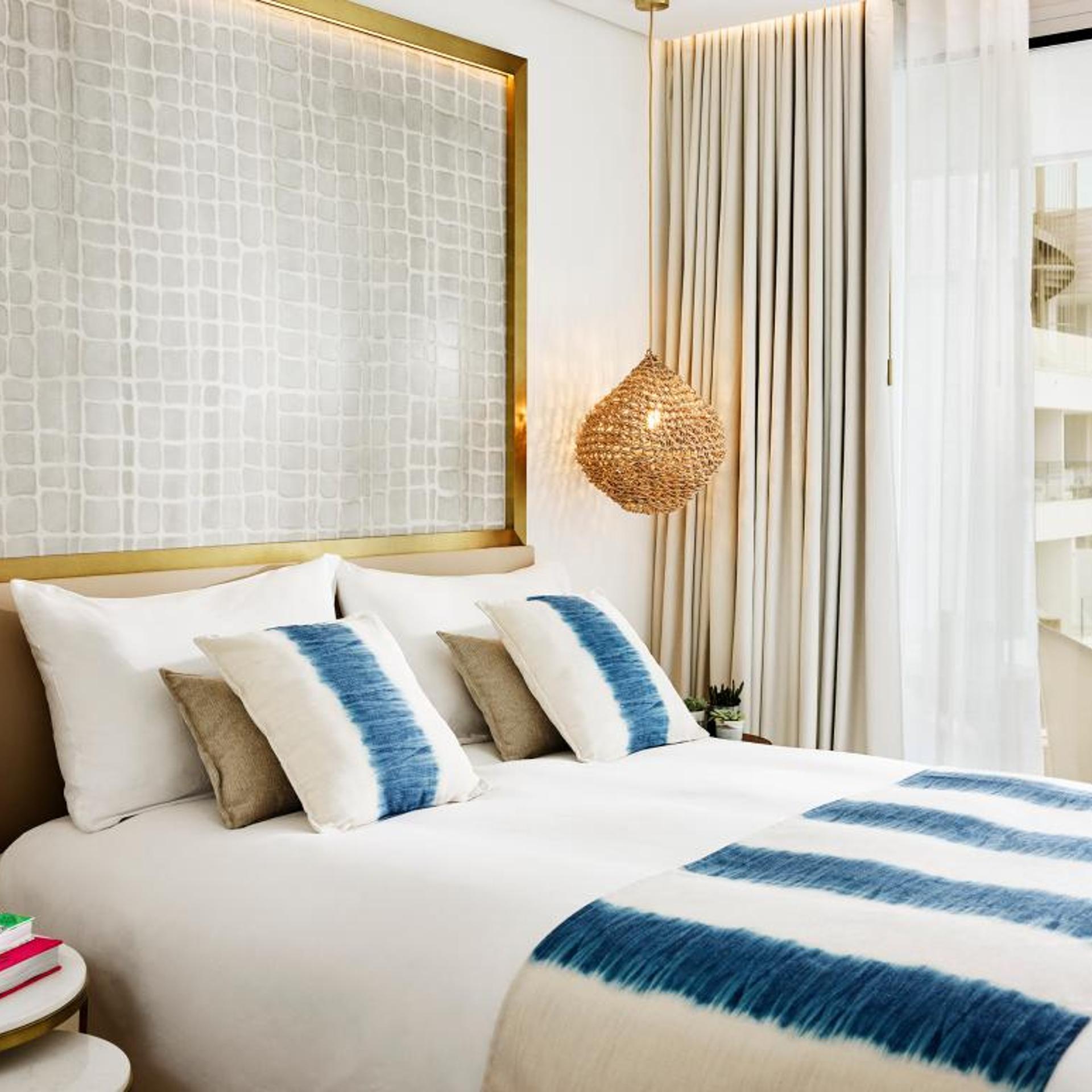 Cool, Queen Bed, Sea View