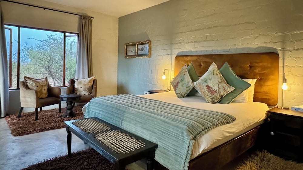 ROOM, DOUBLE BED