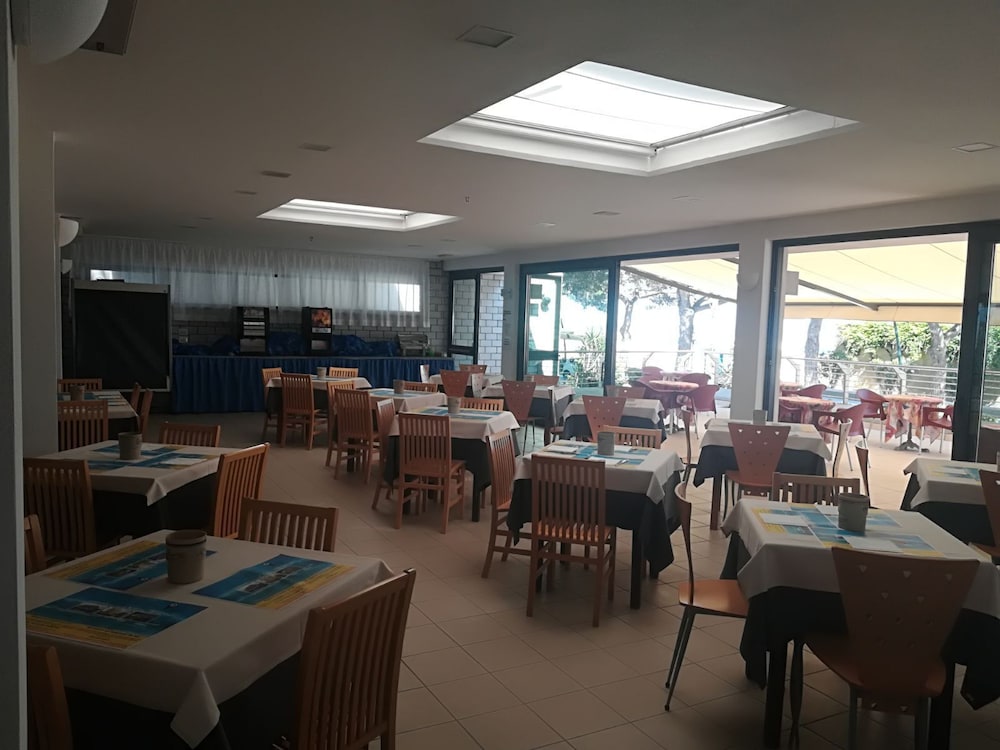 HOTEL AMBRA 40/50