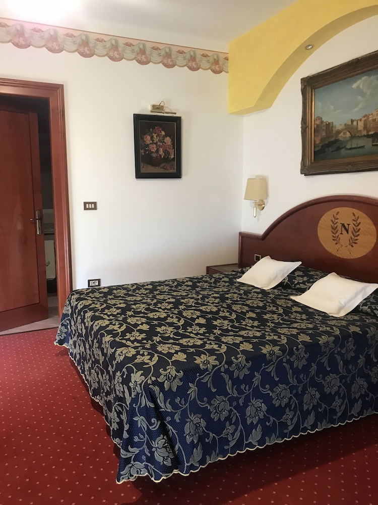 Hotel Napoleon 15/50