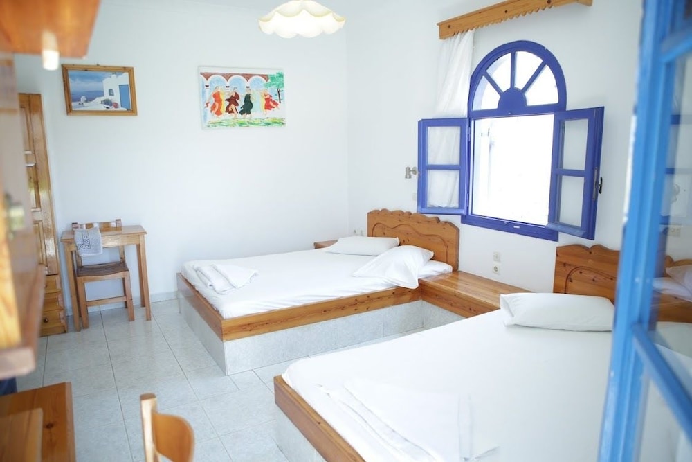 PERISSA HOTEL 8/50