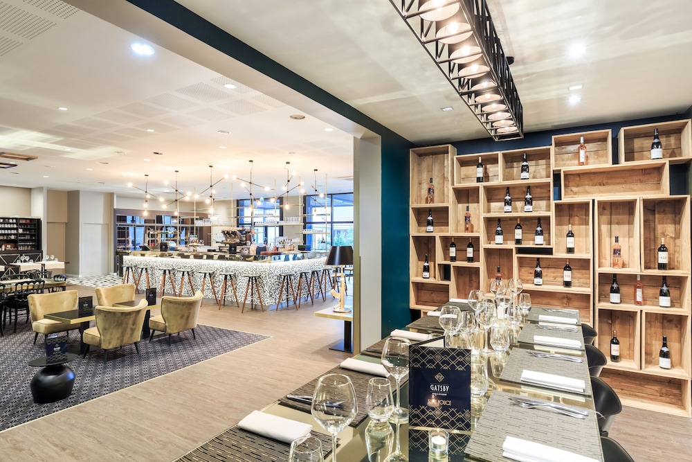 Gatsby Hotel and Restaurant By HappyCulture 31/50